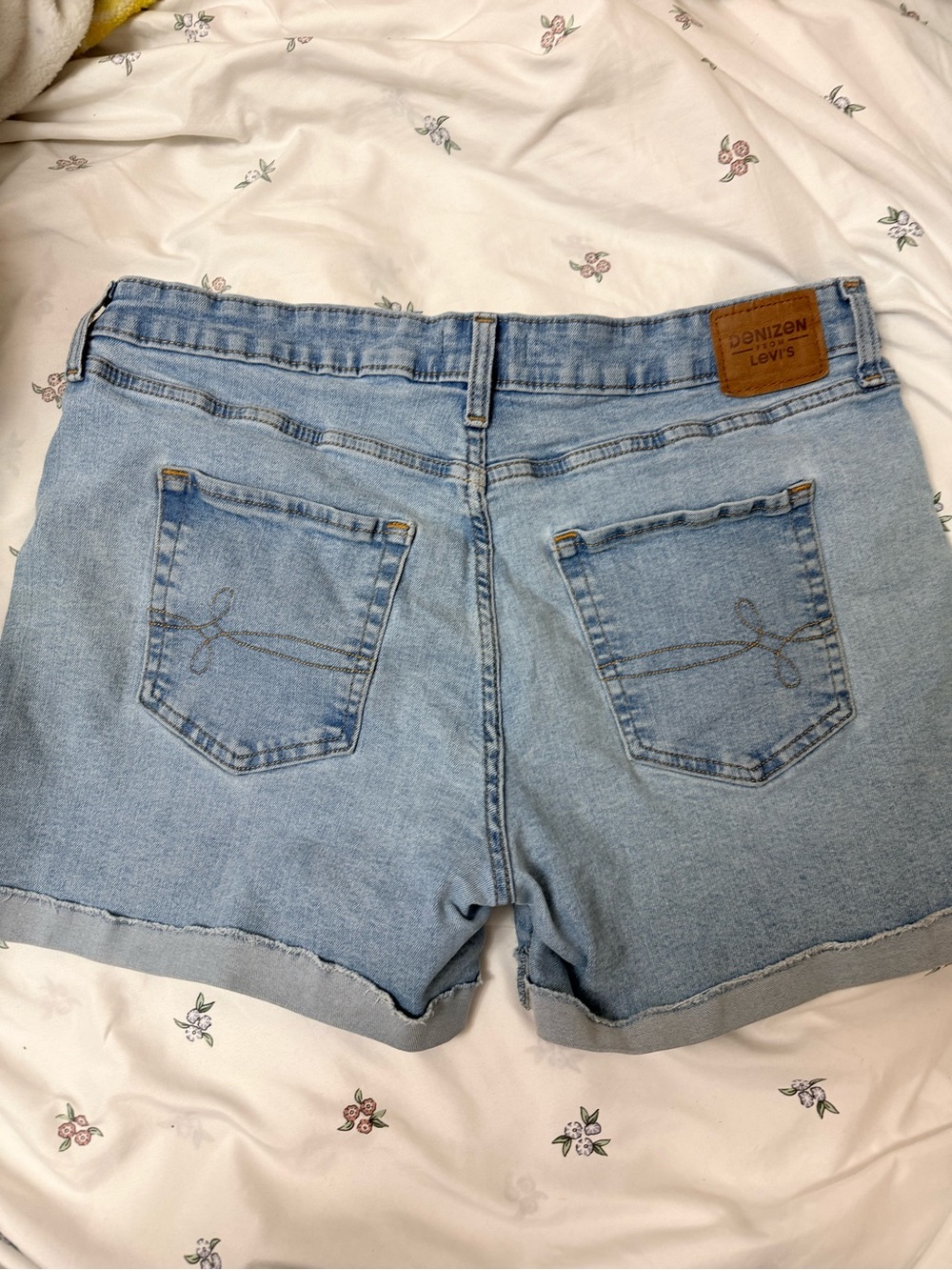 Levi’s shorts - Picture 3 of 10